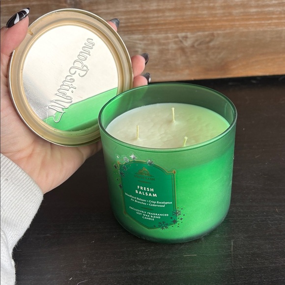 Bath & Body Works/ White Barn Fresh Balsam 3-Wick Candle | New - Picture 3 of 4